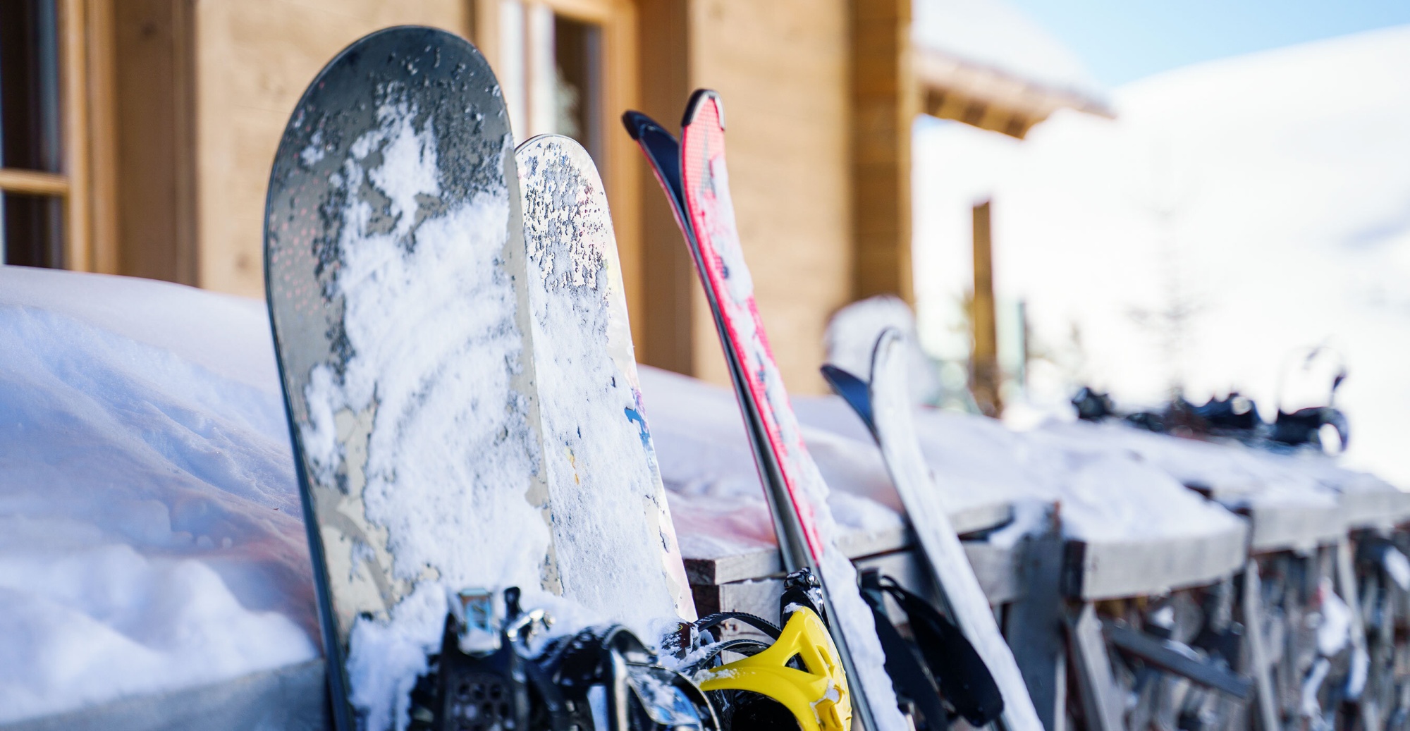 Ski- und Snowboardvermietung im Ort