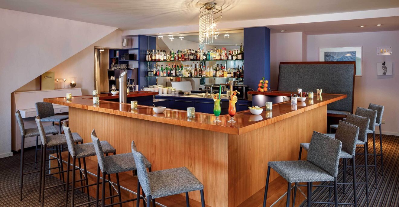 Bar maerchenhotel braunwald 01